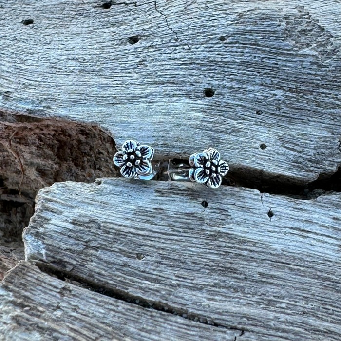 flower stud earrings