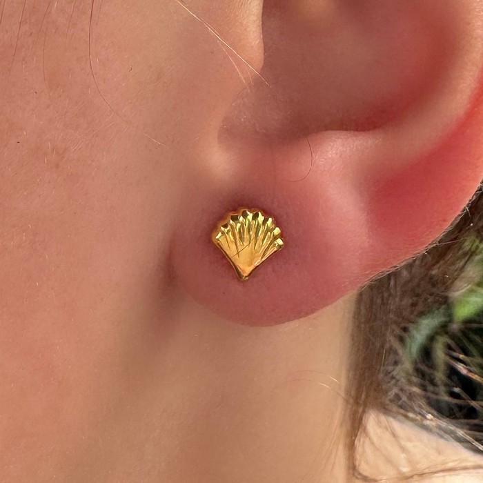 gold shell earrings