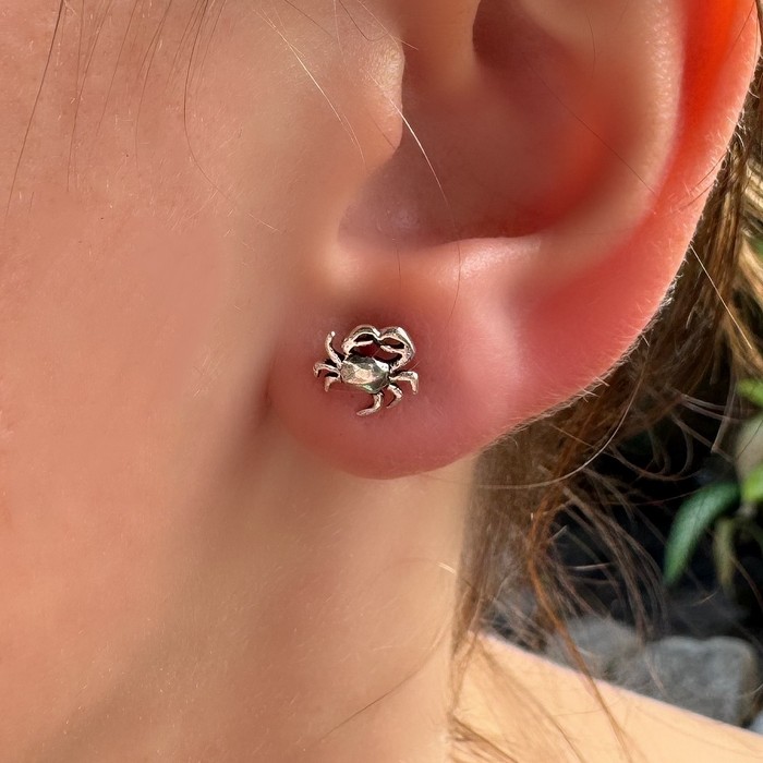 crab stud earrings