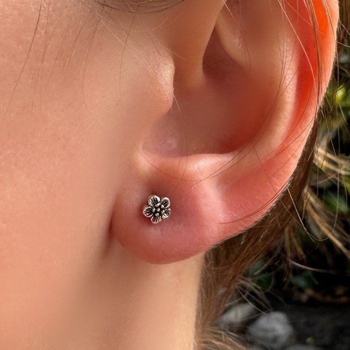 flower stud earrings