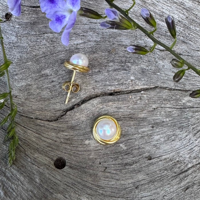 gold pearl stud earrings