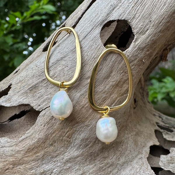 gold pearl earrings